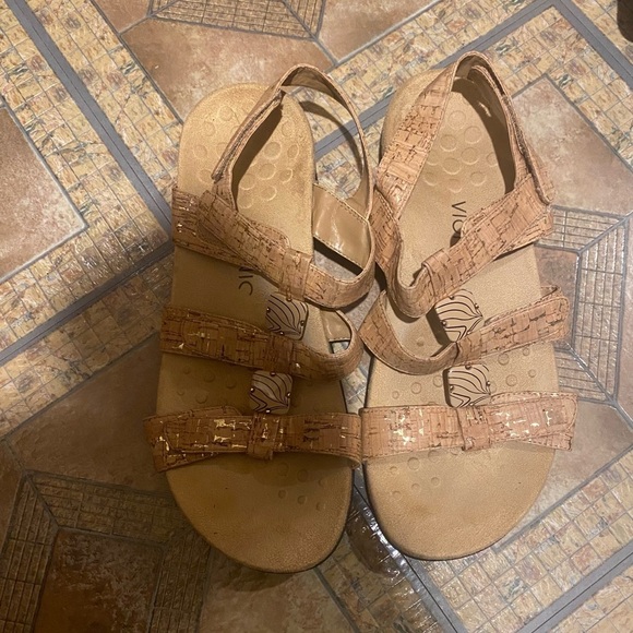 Vionic women sandals - Picture 2 of 3